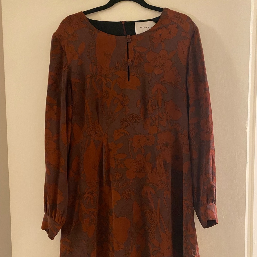 Amour Vert Briella silk dress, Calistoga floral print. Sustainable brand.
